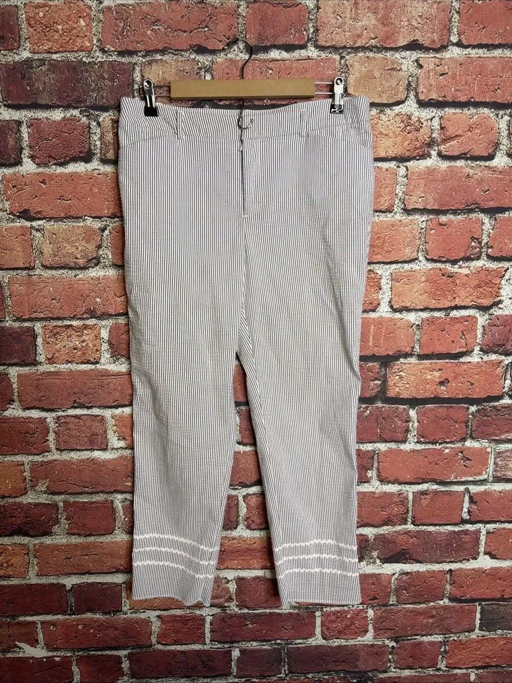 Charter Club Capri Pants Women’s 10 Blue and White Newport Slim Crop